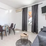דירה 1 Bedroom Cozy In טוראני