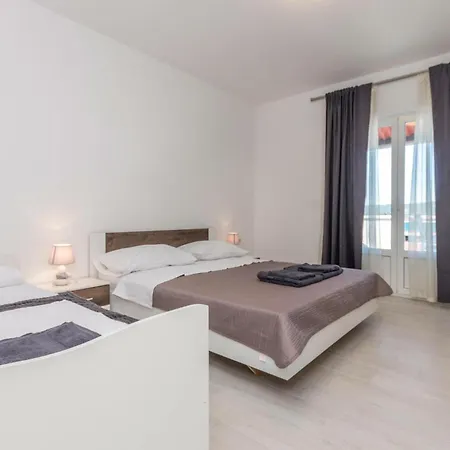 1 Bedroom Cozy In トゥラニ