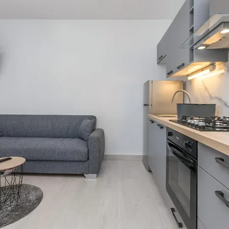 1 Bedroom Cozy In *