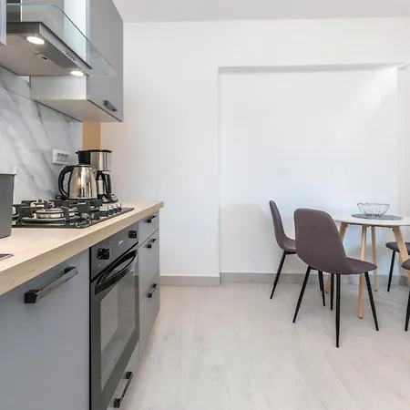 1 Bedroom Cozy In アパート