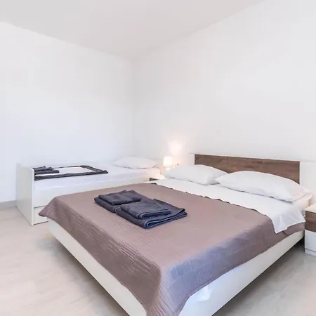 1 Bedroom Cozy In トゥラニ