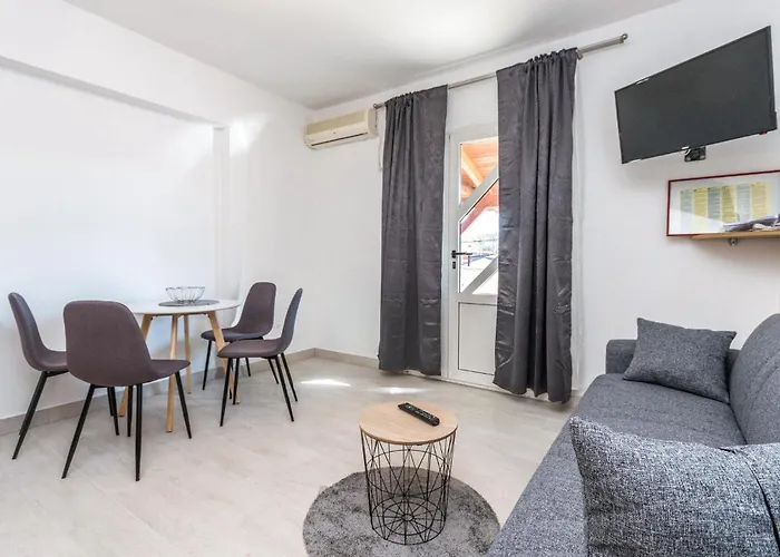 Apartman Awesome In With Wifi Turanj